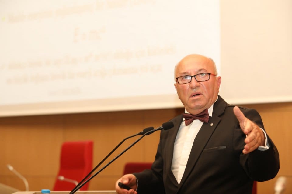Dr. Enver Yaser K&uuml;&ccedil;&uuml;kg&uuml;l, Gaziemir Emrez Mahallesi&rsquo;ndeki eski kurşun fabrikasında