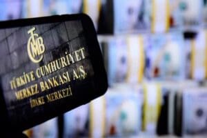 Merkez Bankası, y&uuml;zde 13 olan politika faizini y&uuml;zde 12'ye indirdi.