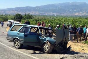 Manisa'nın Alaşehir ilçesinde, 2 otomobilin kafa kafaya çarpıştığı kazada Ali