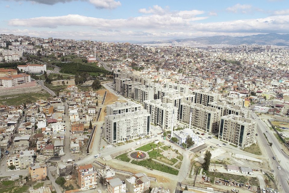 Uzundere&rsquo;de devam eden kentsel d&ouml;n&uuml;ş&uuml;m projesinin ilk iki etabını başarıyla