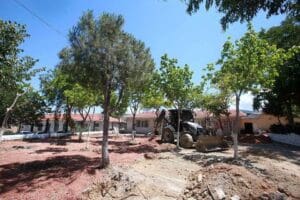 Karabağlar Belediyesi, Uzundere Meydanı ve &ccedil;evresinin d&uuml;zenlemesine başladı. Bu kapsamda
