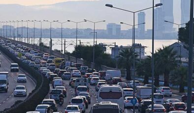 Vakalar ve yakıt fiyatları arttı İzmir trafiği azaldı