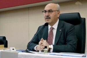 İzmir Valisi Yavuz Selim Köşger, kentte iki gündür Kovid-19 kaynaklı
