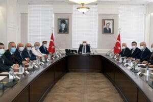 İZMİR Valisi Yavuz Selim K&ouml;şger, kent ekonomisine y&ouml;n veren sivil