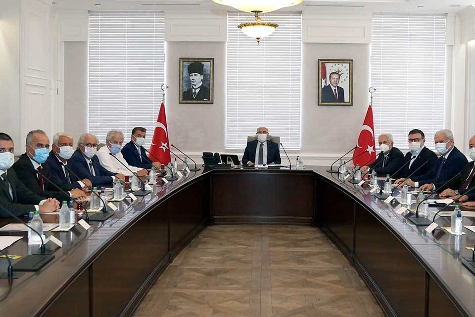 İZMİR Valisi Yavuz Selim K&ouml;şger, kent ekonomisine y&ouml;n veren sivil