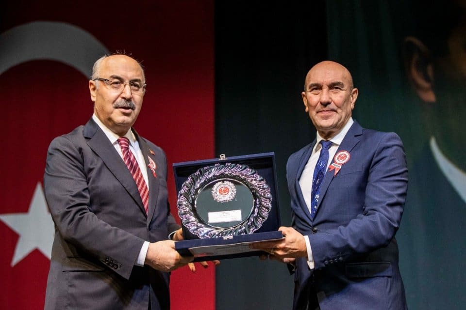 İzmir B&uuml;y&uuml;kşehir Belediye Başkanı Tun&ccedil; Soyer, T&uuml;rkiye Futbol Adamları Derneği