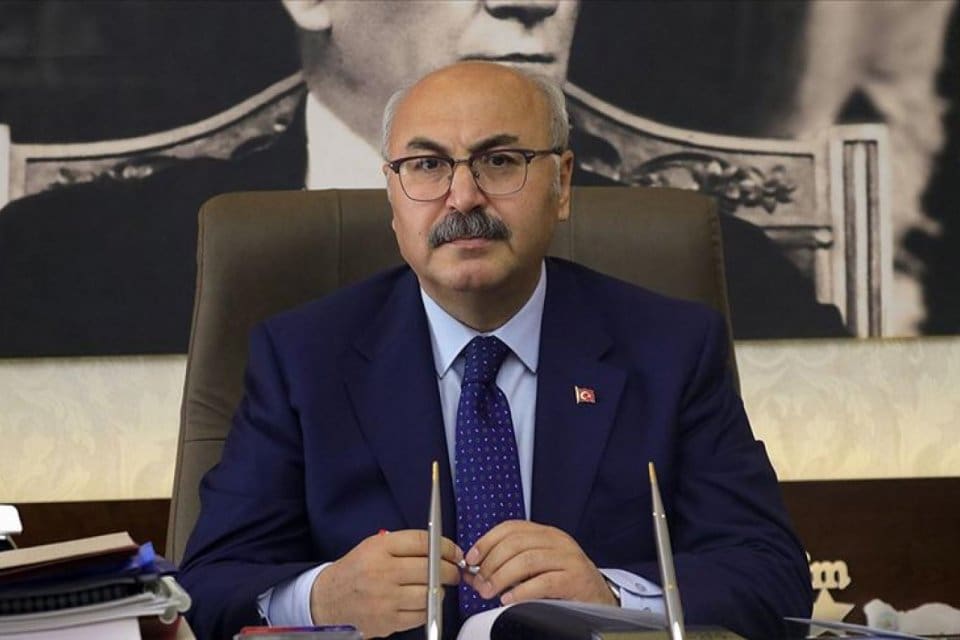 İzmir Valisi Yavuz Selim K&ouml;şger, İzmir'deki okulların depreme dayanıklılığı hakkında