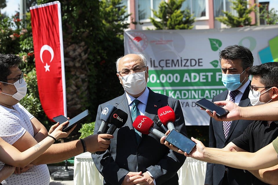 İzmir Valisi Yavuz Selim K&ouml;şger, İzmir'de alınan tedbirler sayesinde koronavir&uuml;s