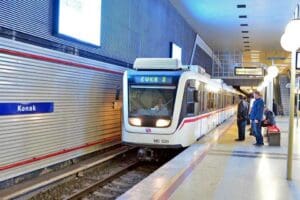 İzmir Metro duraklarında kullanılan internet artık metro t&uuml;nellerinde de kullanılabilecek.