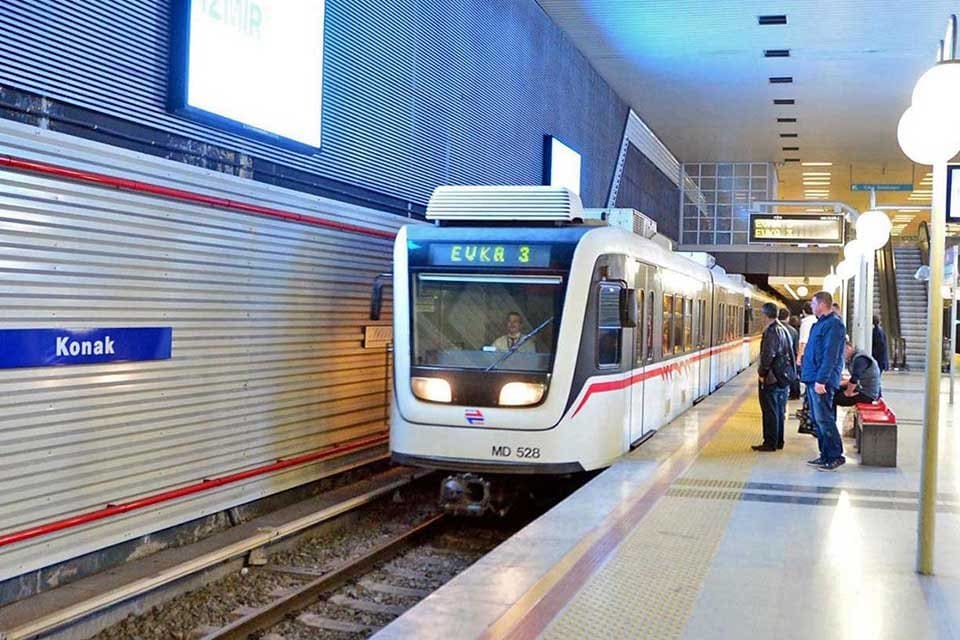 İzmir Metro duraklarında kullanılan internet artık metro t&uuml;nellerinde de kullanılabilecek.