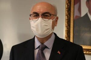 İzmir Valisi Yavuz Selim K&ouml;şger, yeni tip koronavir&uuml;s (Kovid-19) risk