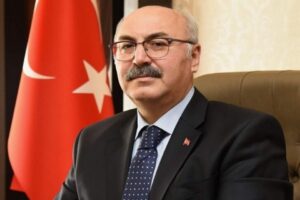 İzmir'de Menderes Belediye Başkanı Mustafa Kayalar'ın önce ifadesinin alıp ardından