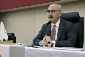 İzmir Valisi Yavuz Selim K&ouml;şger, 5 milyonuncu doz aşının yapıldığını