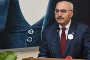 İZMİR Valisi Yavuz Selim K&ouml;şger, kentte Omicron varyantına yakalanan 5