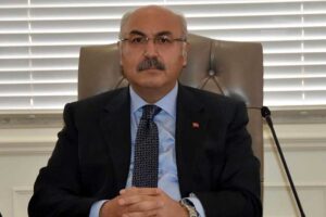 İZMİR Valisi Yavuz Selim K&ouml;şger, kentte 'Omicron' varyantına yakalanan 5