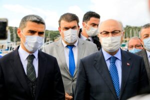 İzmir Valisi Yavuz Selim Köşger Seferihisar Belediye Başkanı İsmail Yetişkin