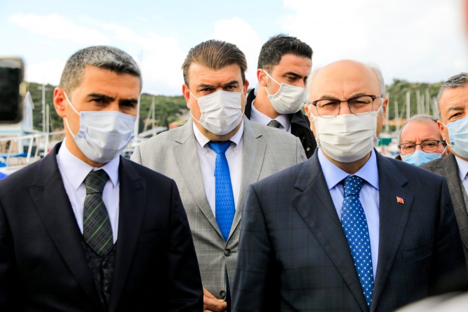 İzmir Valisi Yavuz Selim Köşger Seferihisar Belediye Başkanı İsmail Yetişkin