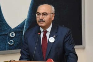 İzmir Valisi K&ouml;şger, İzmir'de aşı olanların sayısının 4 milyonu ge&ccedil;tiğini
