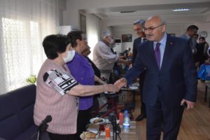 İzmir Valisi Yavuz Selim Köşger, Ramazan Bayramı'nın ilk gününde İzmir