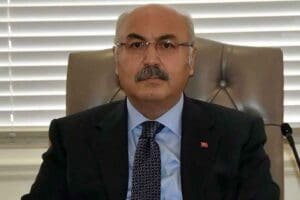 İZMİR Valisi Yavuz Selim K&ouml;şger, kentte hem koronavir&uuml;s vaka sayılarının
