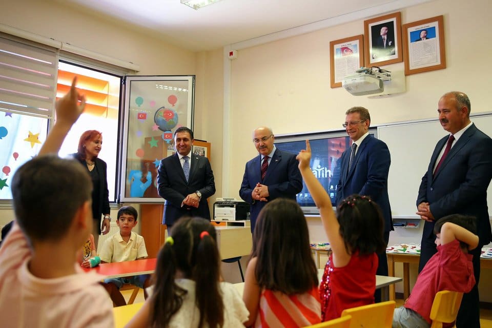 Yeni eğitim &ouml;ğretim yılının başlamasına sayılı g&uuml;nler kala, İzmir Valisi