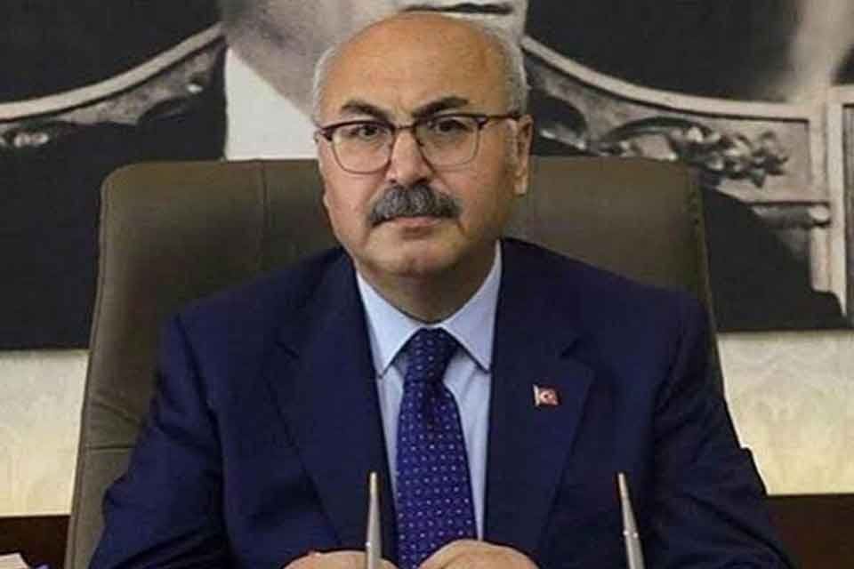 İzmir Valisi Yavuz Selim K&ouml;şger kayınpederi Abd&uuml;lkadir Mermer'i kaybetti. Vali
