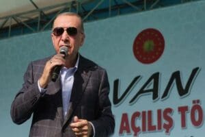 Cumhurbaşkanı Recep Tayyip Erdoğan, Van Beşyol Meydanı'nda d&uuml;zenlenen toplu a&ccedil;ılış