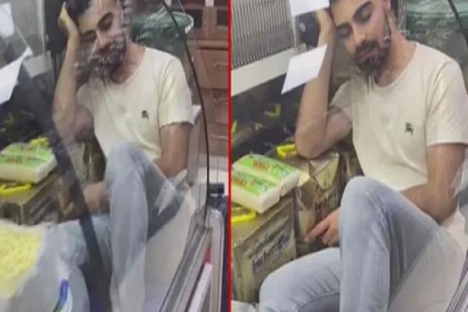 Van'da bir fırında personelin ekmekle top gibi oynadığı g&ouml;r&uuml;len skandal