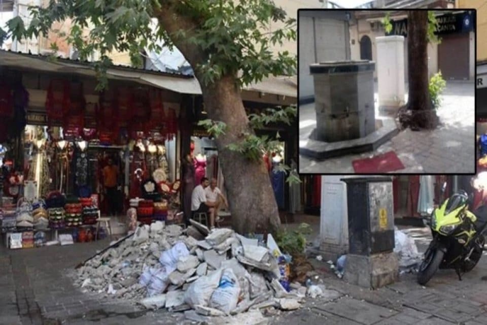Kemeraltı'nda bulunan tarihi şadırvan ge&ccedil;tiğimiz Ağustos ayında kimliği belirsiz kişiler