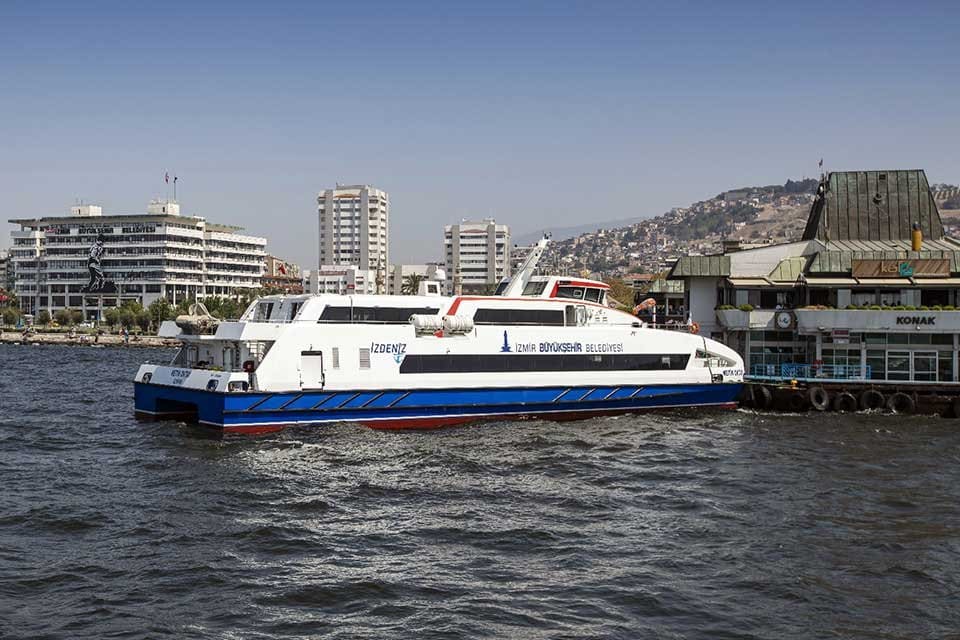 İzmir B&uuml;y&uuml;kşehir Belediyesi İZDENİZ Genel M&uuml;d&uuml;rl&uuml;ğ&uuml;, sefer saatlerinde yeni d&uuml;zenlemeye