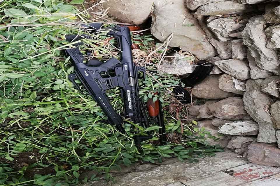 İZMİR'in Konak il&ccedil;esinde, vatandaşların ihbarı &uuml;zerine harekete ge&ccedil;en polis ekipleri,