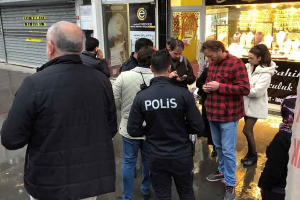 İzmir'in Gaziemir il&ccedil;esinde, yaklaşık 10 yıldır kuyumculuk yapan M.E.'nin, kendisine