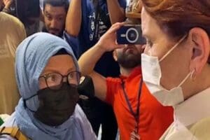 İstanbul'da esnaf ziyaretinde bulunan İYİ Parti lideri Meral Akşener'e, girdiği