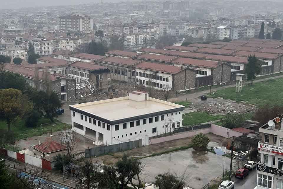 İZMİR'de 62 yıllık hizmet sonrası kapatılan ve yıkım kararı verilen
