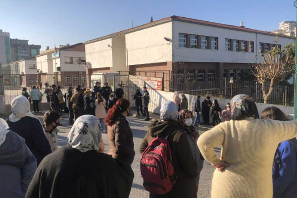 İzmir'de bir ortaokuldaki kantin işletmecisinin dört öğrenciyi taciz ettiği iddiasıyla