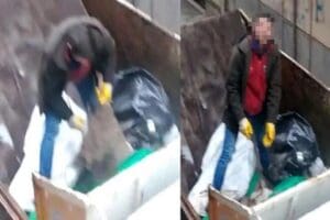 Trabzon&rsquo;un Yomra il&ccedil;esinde yaralı bir k&ouml;peğin konulduğu kamyonet kasasında &uuml;zerine