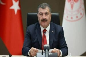 Sağlık Bakanı Fahrettin Koca, deprem b&ouml;lgesinde &ccedil;ekilen ve tepki &ccedil;eken
