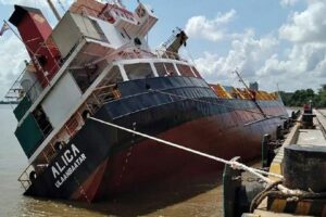 Reuters'ın haberine g&ouml;re Vietnam'da ger&ccedil;ekleşen olayda 13 turistin &ouml;ld&uuml;ğ&uuml; ve