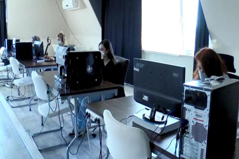 Ankara İl Sağlık M&uuml;d&uuml;rl&uuml;ğ&uuml; b&uuml;nyesinde kurulan 'Koronavir&uuml;s &Ccedil;ağrı Merkezi'nde, 2