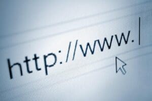 'DW T&uuml;rk&ccedil;e' ile 'Amerika'nın Sesi' web sitelerine lisans başvurularını yapmadıkları