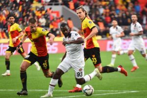 SPOR Toto Süper Lig'de düşme potasında yer alan Göztepe evinde