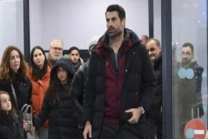 Hatayspor Teknik Direkt&ouml;r&uuml; Volkan Demirel, ailesini İstanbul'a g&ouml;t&uuml;rd&uuml;kten sonra depremzedelere
