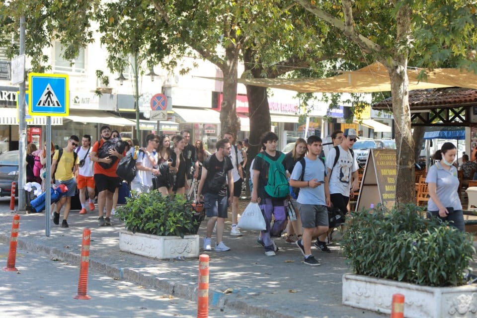 Efes Sel&ccedil;uk Pamucak Sahili&rsquo;nde What A Fest başladı. Festivalin ilk
