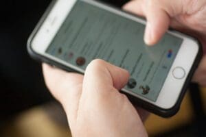 WhatsApp&rsquo;ta kendi aralarındaki grupta şirket y&ouml;neticilerine hakaret eden ve &uuml;r&uuml;nlerini