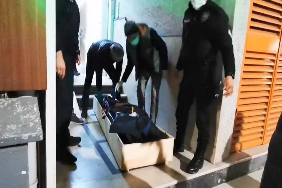Yalova'da yabancı uyruklu &ccedil;ift Ahmet Albasuidi ve eşi Fatiyah Saif