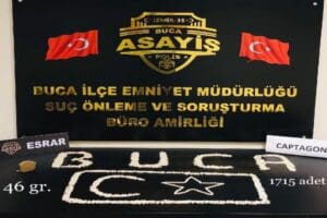 İzmir'in Buca il&ccedil;esinde, uyuşturucu madde ticareti yaptığı ileri s&uuml;r&uuml;len yabancı
