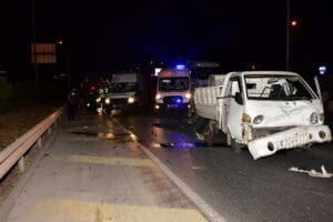 İzmir'in &Ccedil;iğli il&ccedil;esinde yakıtı bittiği i&ccedil;in s&uuml;r&uuml;c&uuml; Zeki Aktaş ile