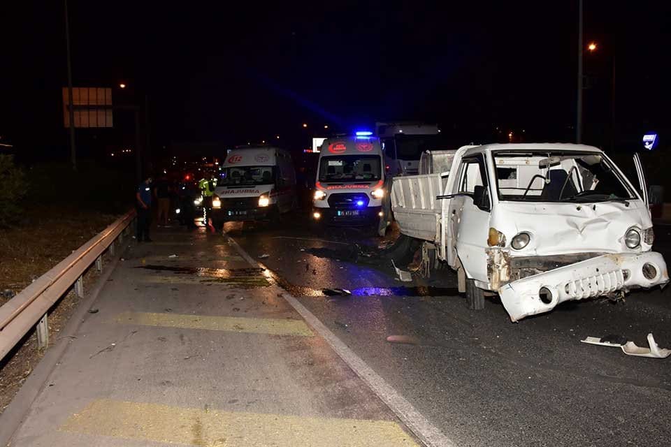 İzmir'in &Ccedil;iğli il&ccedil;esinde yakıtı bittiği i&ccedil;in s&uuml;r&uuml;c&uuml; Zeki Aktaş ile