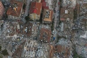Hatay'ın Antakya il&ccedil;esinde, deprem nedeniyle yıkılan ve 100'e yakın kişinin