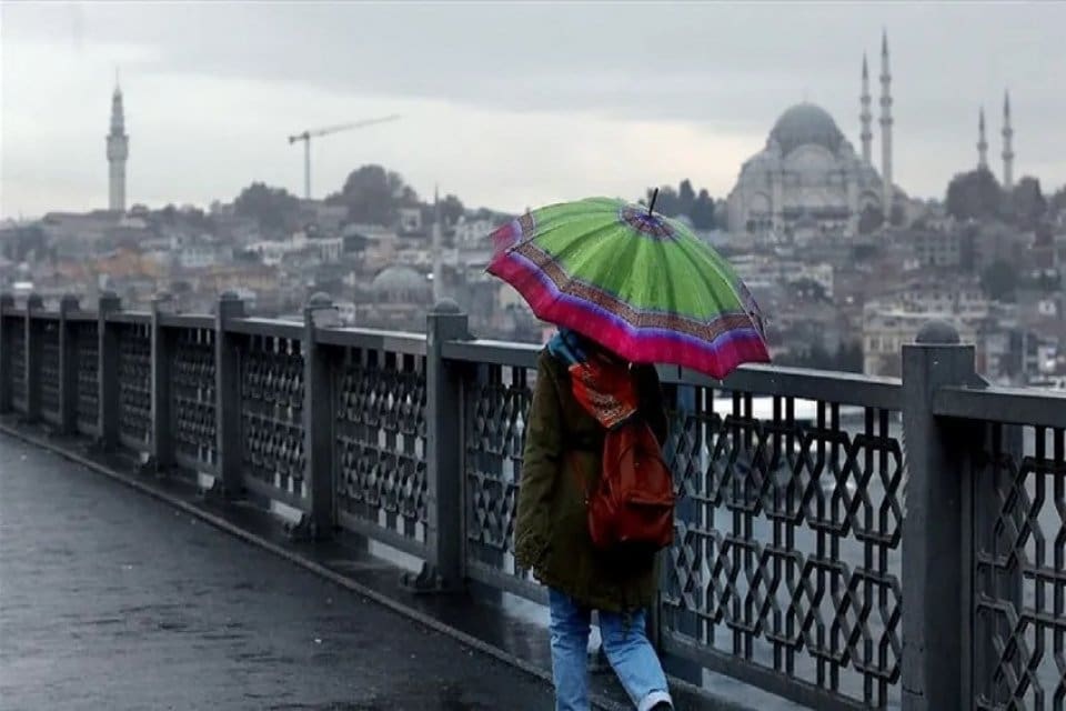 Bug&uuml;n T&uuml;rkiye'nin, kuzeybatı kesimlerinden başlayarak Karadeniz &uuml;zerinden gelen soğuk havanın
